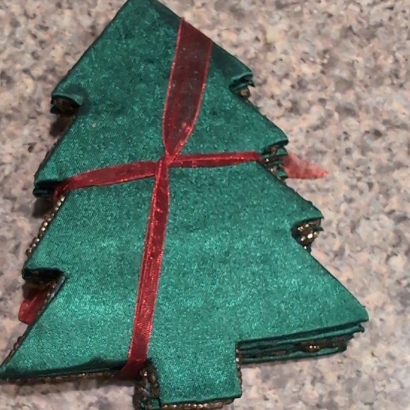 Pier 1 Green and Gold Beaded Christmas Tree Coasters - Picture 3 of 10